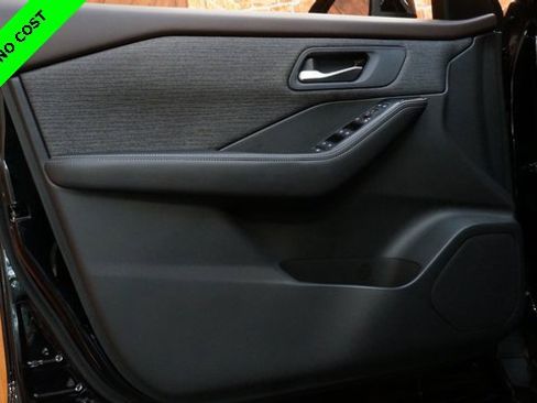 Used 2022 Nissan Rogue SV image 30