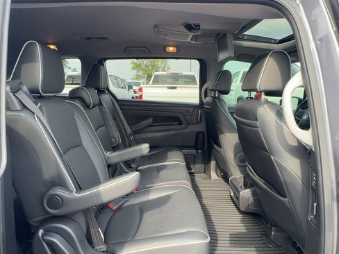 Used 2024 Honda Odyssey Elite image 11