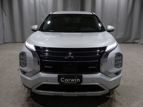 Used 2024 Mitsubishi Outlander SE image 7