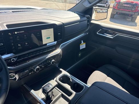 New 2026 GMC Sierra 1500 Elevation image 12