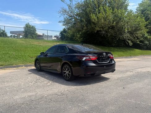 Used 2021 Toyota Camry SE FWD image 4