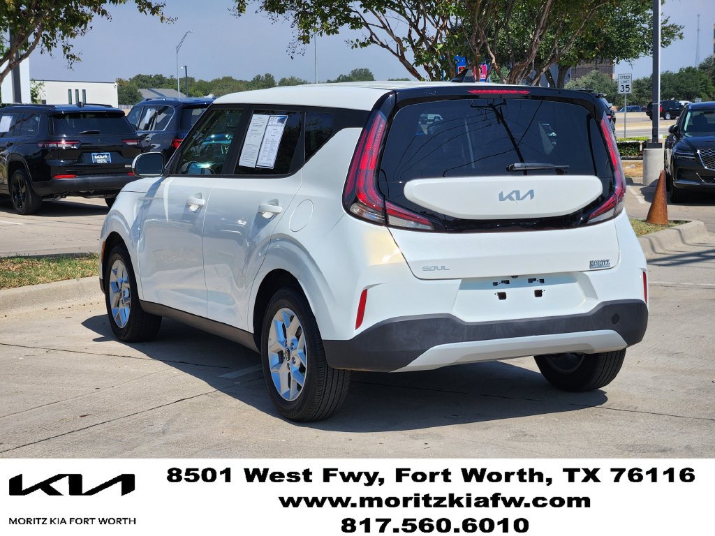 Used 2025 Kia Soul LX w/ LX Technology Package FWD image 3