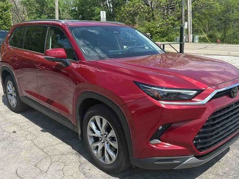 Used 2024 Toyota Grand Highlander AWD image 2