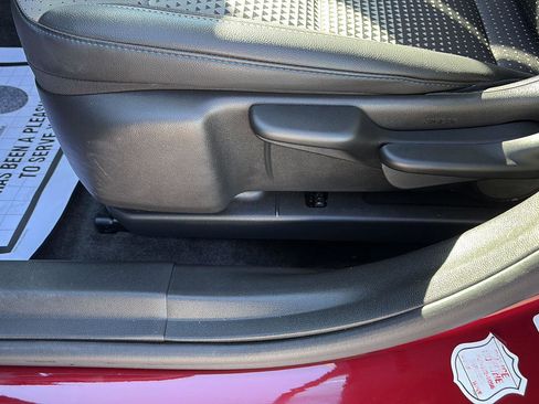 Certified 2025 Chevrolet Trax LT w/ LT Convenience Package image 11