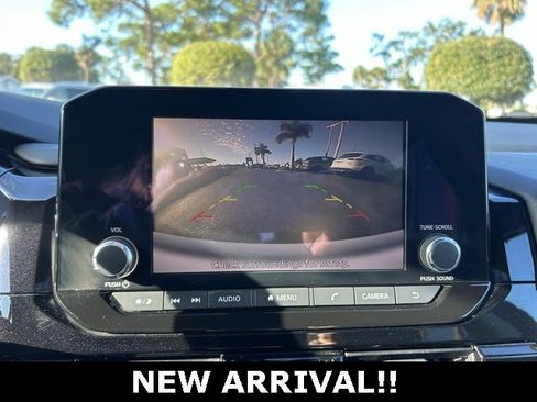 Used 2022 Nissan Pathfinder S image 25