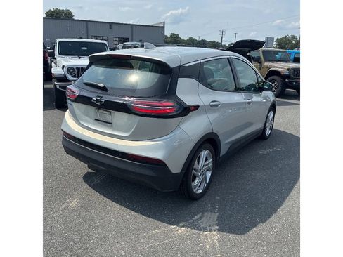 Used 2023 Chevrolet Bolt LT w/ Driver Confidence Package FWD image 3