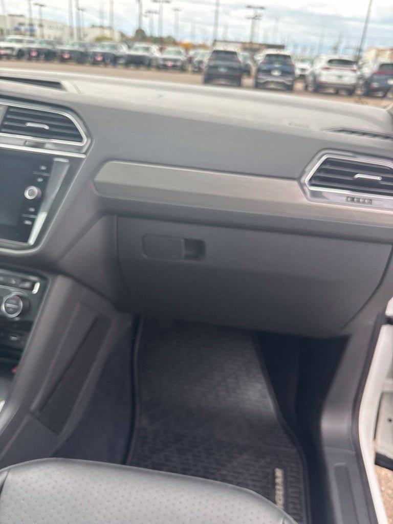 Used 2018 Volkswagen Tiguan SEL AWD/4WD image 14