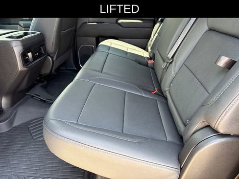 Used 2023 Chevrolet Silverado 1500 LT Trail Boss w/ LT Trail Boss Premium Package AWD/4WD image 16