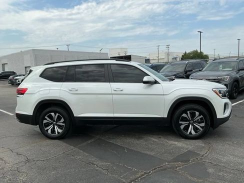 Certified 2026 Volkswagen Atlas SE FWD image 2
