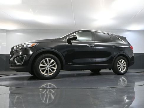 Used 2017 Kia Sorento LX w/ LX Convenience Package AWD/4WD image 51