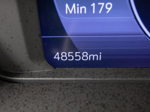 Used 2022 Chevrolet Bolt EUV Premier image 22