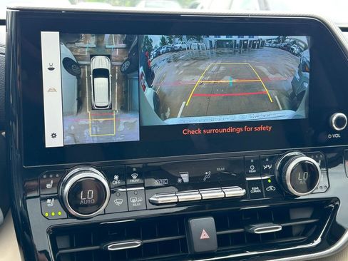 Used 2023 Toyota Highlander Platinum image 35