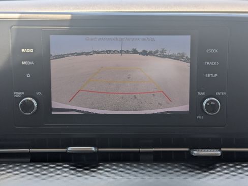Used 2022 Kia Carnival LX FWD image 24