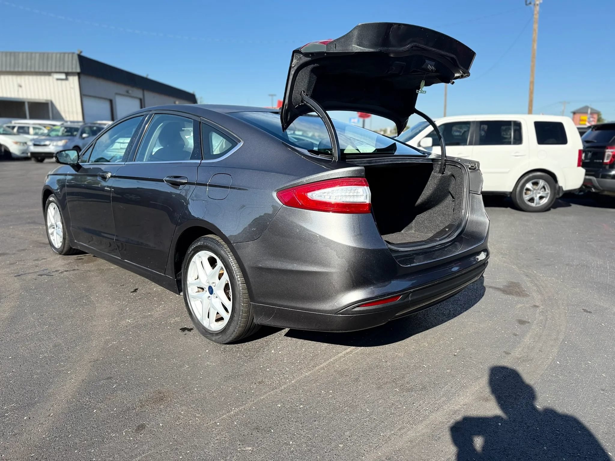 Used 2016 Ford Fusion SE FWD image 37