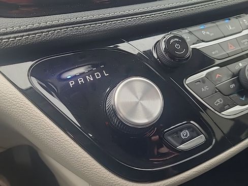 Used 2024 Chrysler Pacifica Limited FWD image 25