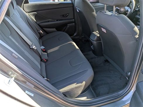 Used 2025 Hyundai Elantra SEL image 33
