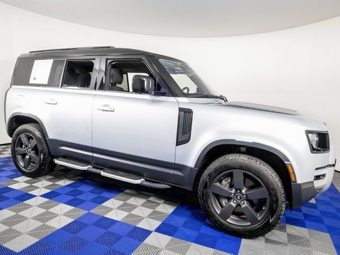 Used 2020 Land Rover Defender 110 SE image 3