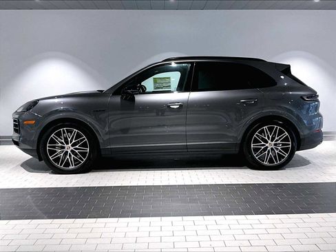 New 2026 Porsche Cayenne E-Hybrid image 2