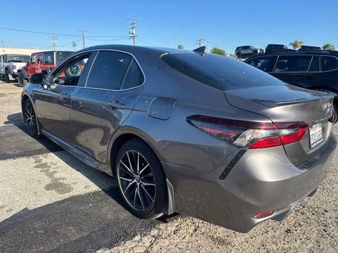 Used 2021 Toyota Camry SE w/ Carpet Mat Package (TMS) FWD image 5