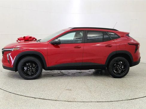 New 2026 Chevrolet Trax LT w/ Midnight Edition FWD image 4