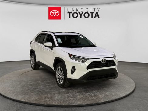 Used 2020 Toyota RAV4 XLE Premium FWD image 13