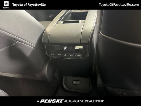 Used 2026 Toyota Highlander XLE AWD/4WD image 15