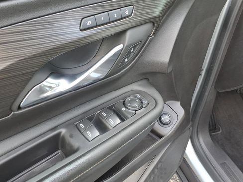 Used 2024 GMC Terrain SLT w/ Tech Package FWD image 13