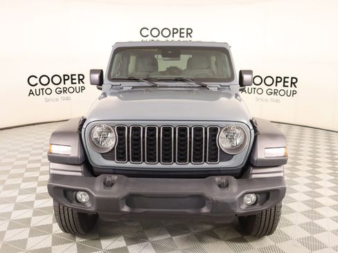 Used 2025 Jeep Wrangler Sport S image 9