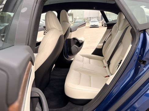 Used 2025 Tesla Model S image 28