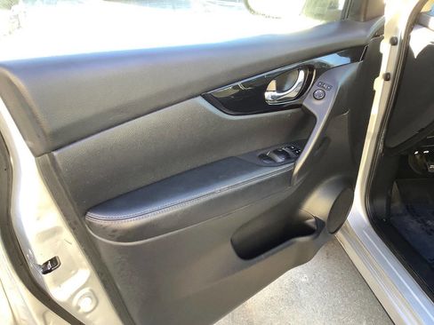 Used 2017 Nissan Rogue Sport SV image 26