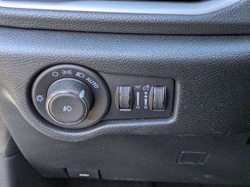 New 2026 Chrysler Pacifica Select FWD image 19