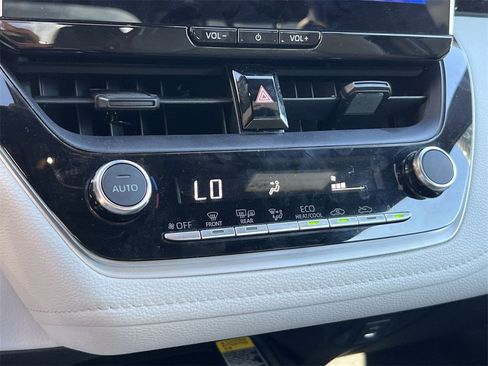 Used 2025 Toyota Corolla SE image 19