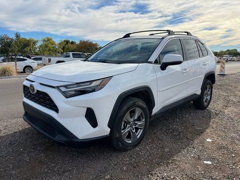 Used 2022 Toyota RAV4 XLE image 1
