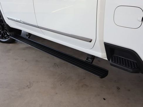 Used 2024 Chevrolet Silverado 2500 High Country w/ High Country Premium Package AWD/4WD image 14