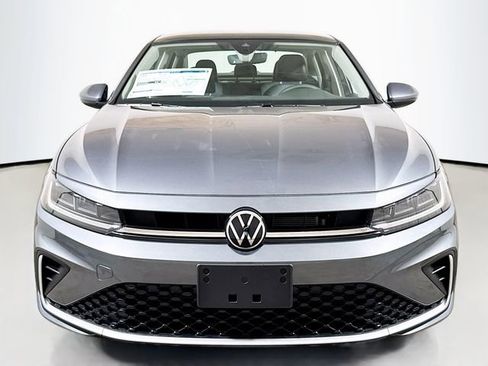 New 2026 Volkswagen Jetta SE image 2