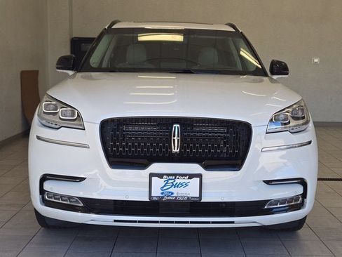 Used 2023 Lincoln Aviator Reserve w/ Equipment Group 201A AWD/4WD image 2