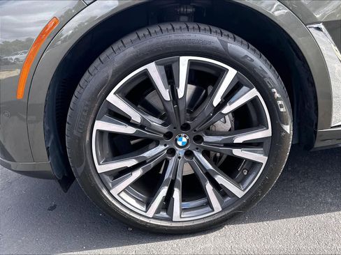 Used 2024 BMW X7 xDrive40i AWD/4WD image 32