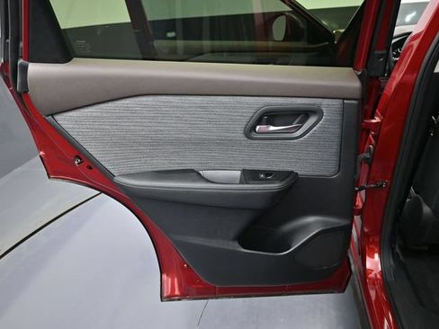 Used 2023 Nissan Rogue SV FWD image 27