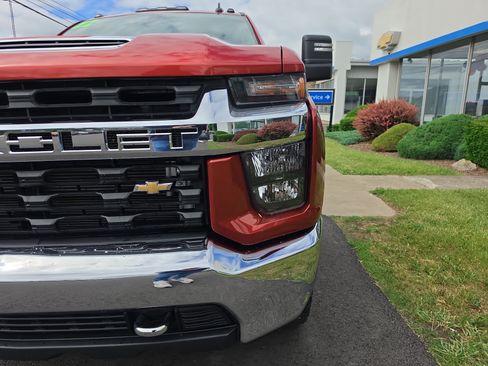Used 2022 Chevrolet Silverado 2500 LT AWD/4WD image 9
