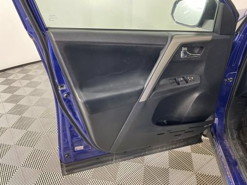 Used 2015 Toyota RAV4 XLE AWD/4WD image 12