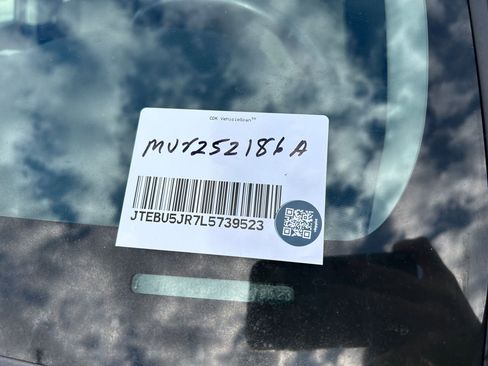 Used 2020 Toyota 4Runner SR5 image 32