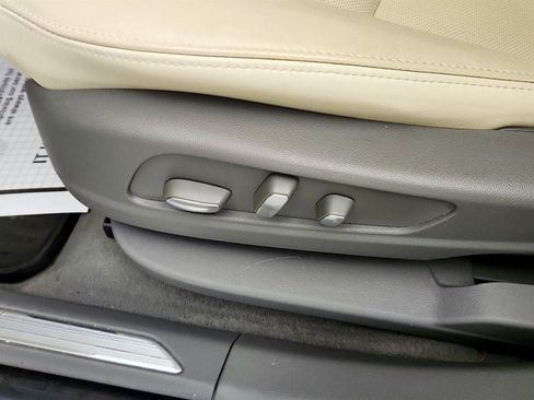 Used 2019 Cadillac XT5 Luxury FWD image 12