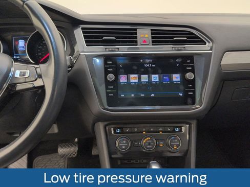 Used 2020 Volkswagen Tiguan SE w/ Panoramic Sunroof Package image 22