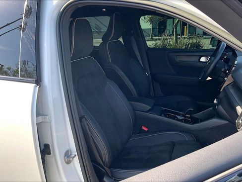 Used 2023 Volvo XC40 Recharge Ultimate AWD/4WD image 7