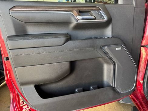 Used 2023 Chevrolet Silverado 1500 LT Trail Boss w/ LT Trail Boss Premium Package AWD/4WD image 4