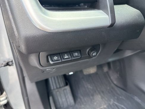 Used 2024 GMC Terrain SLT w/ Infotainment Package II image 16