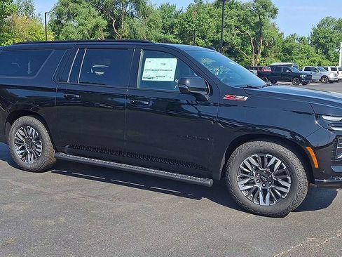 New 2026 Chevrolet Suburban Z71 w/ Z71 Off-Road Package AWD/4WD image 4