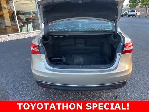Used 2015 Toyota Avalon Limited image 34