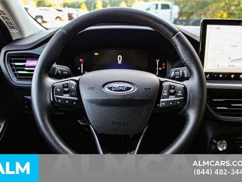 Used 2023 Ford Escape SE image 25