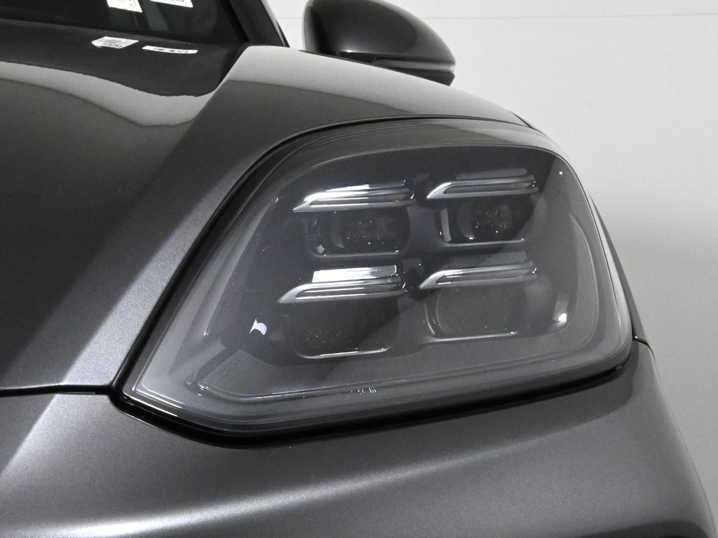 Used 2026 Porsche Cayenne Coupe AWD/4WD image 11